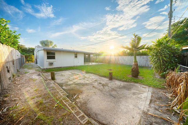 321 NW 51st Street, Oakland Park, FL 33309