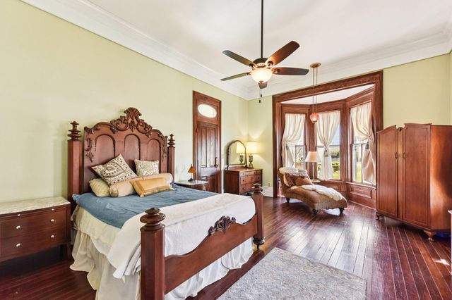 419 W San Antonio ST, Lockhart, TX 78644