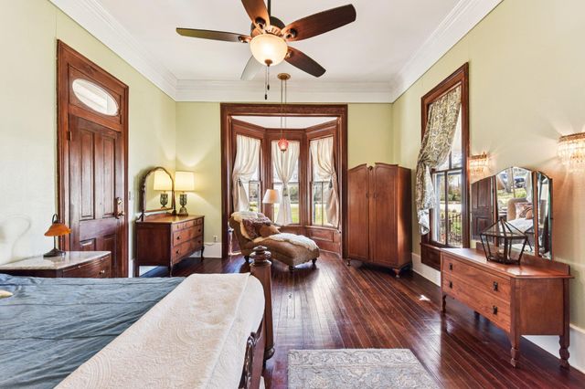 419 W San Antonio ST, Lockhart, TX 78644