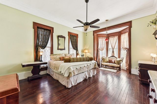 419 W San Antonio ST, Lockhart, TX 78644