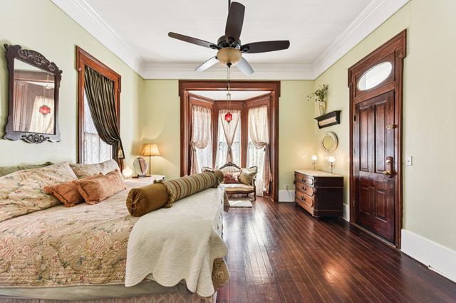 419 W San Antonio ST, Lockhart, TX 78644