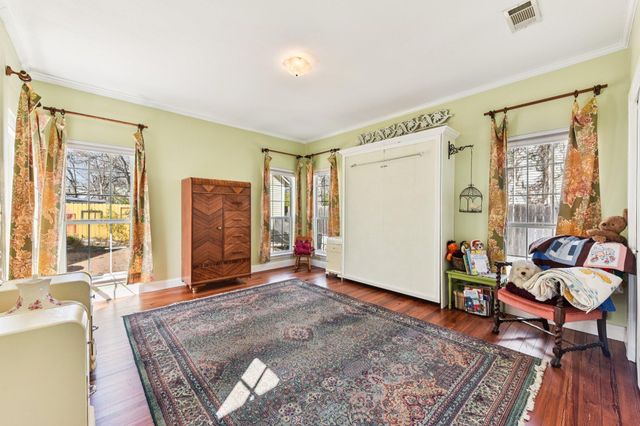 419 W San Antonio ST, Lockhart, TX 78644