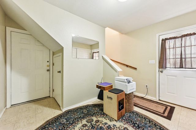 419 W San Antonio ST, Lockhart, TX 78644