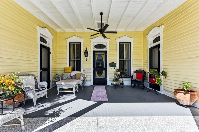 419 W San Antonio ST, Lockhart, TX 78644