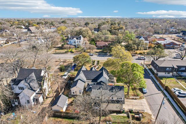 419 W San Antonio ST, Lockhart, TX 78644