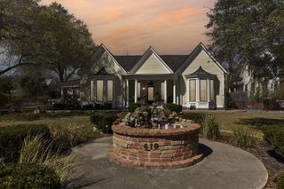 419 W San Antonio ST, Lockhart, TX 78644