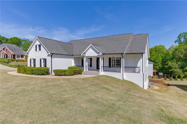 5821 Chalet Way, Hoschton, GA 30548