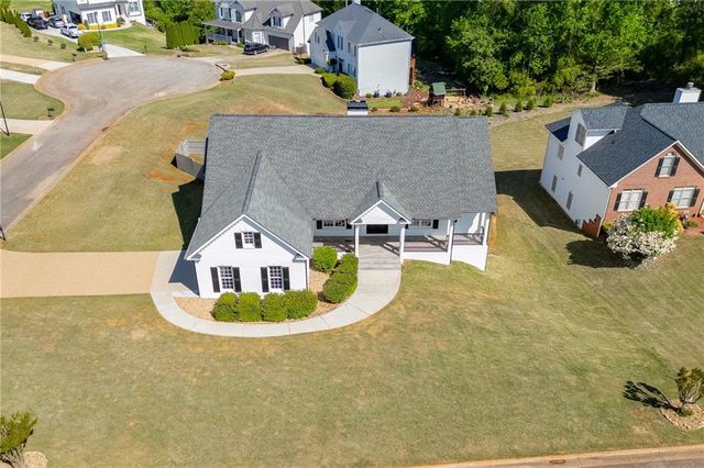5821 Chalet Way, Hoschton, GA 30548