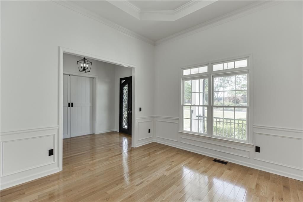Image 14 of property listing at 5821 Chalet Way, Hoschton, GA 30548
