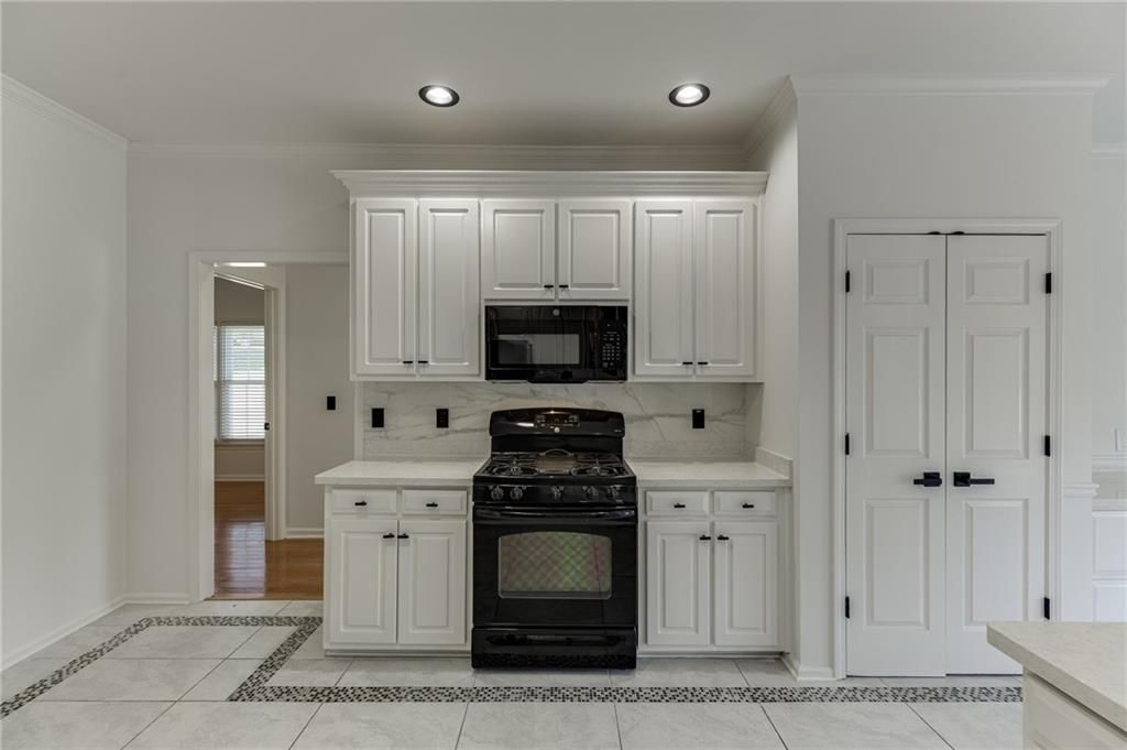 Image 27 of property listing at 5821 Chalet Way, Hoschton, GA 30548