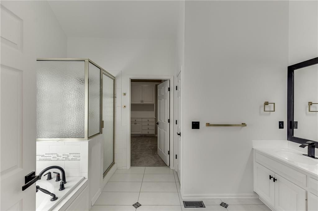 Image 38 of property listing at 5821 Chalet Way, Hoschton, GA 30548