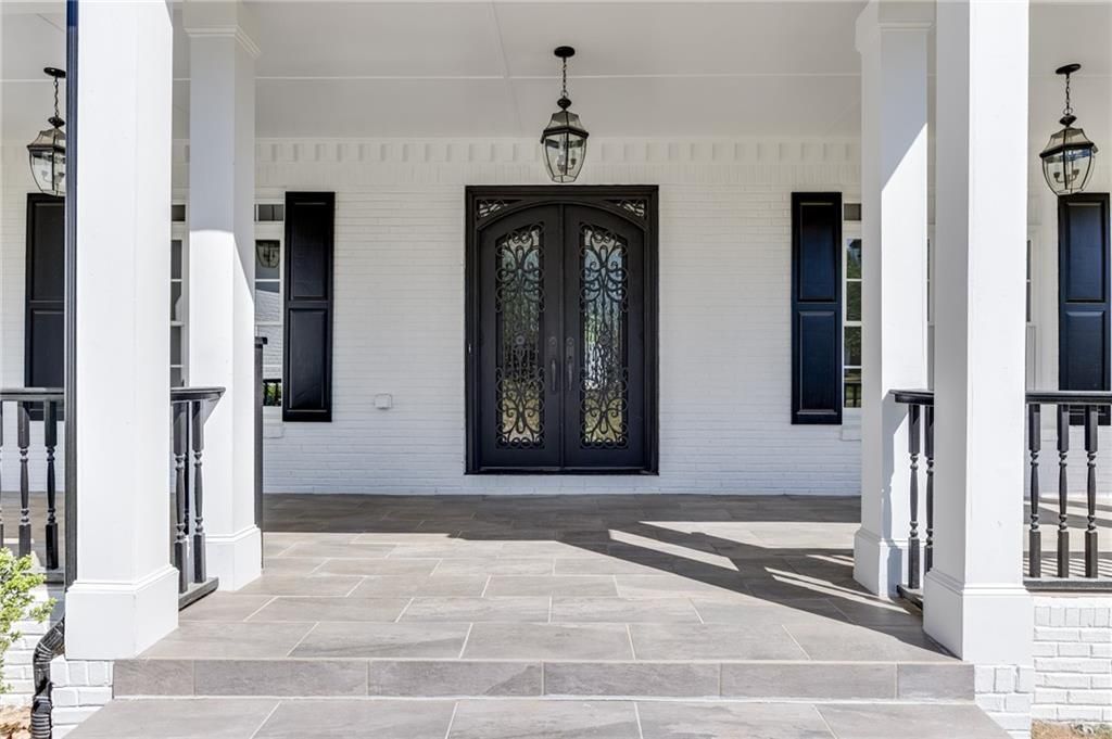Image 4 of property listing at 5821 Chalet Way, Hoschton, GA 30548