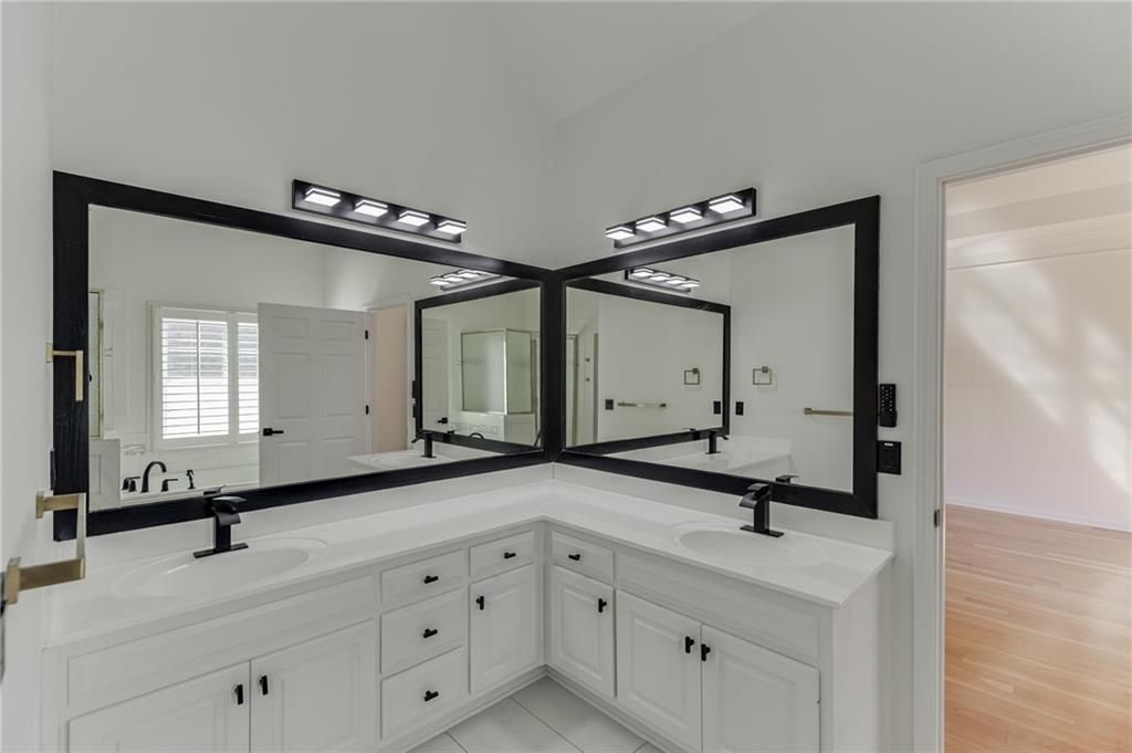 Image 40 of property listing at 5821 Chalet Way, Hoschton, GA 30548