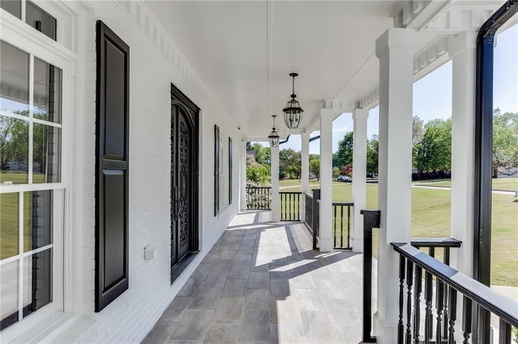 Image 5 of property listing at 5821 Chalet Way, Hoschton, GA 30548