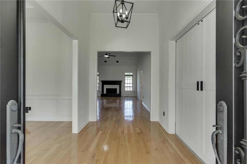 Image 6 of property listing at 5821 Chalet Way, Hoschton, GA 30548