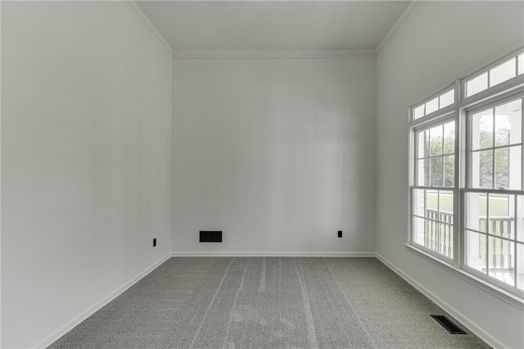 Image 7 of property listing at 5821 Chalet Way, Hoschton, GA 30548