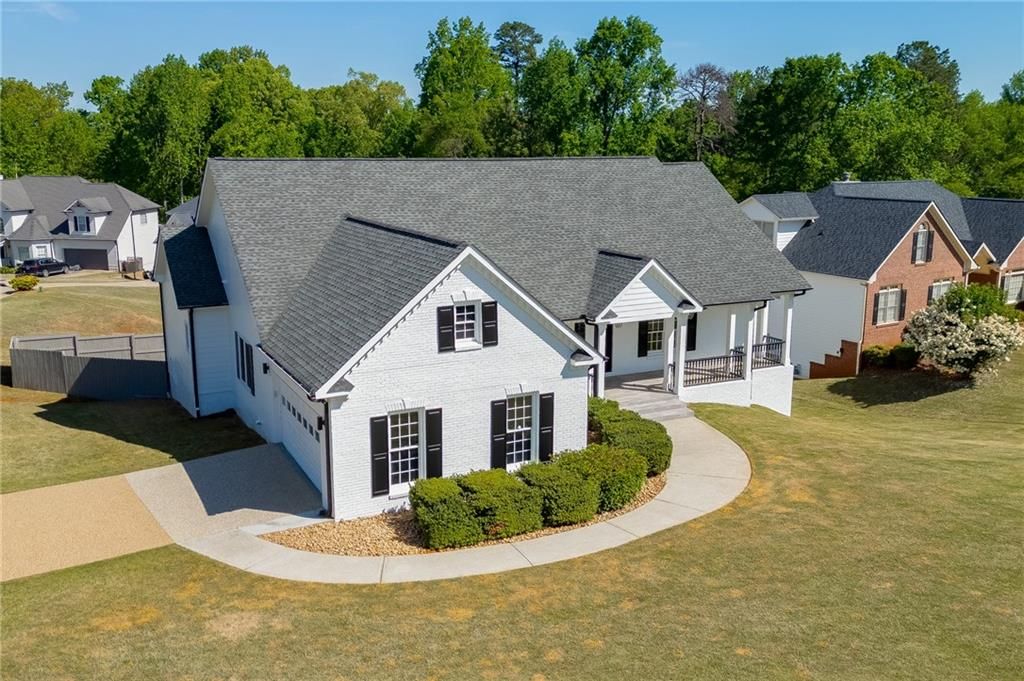 Image 76 of property listing at 5821 Chalet Way, Hoschton, GA 30548