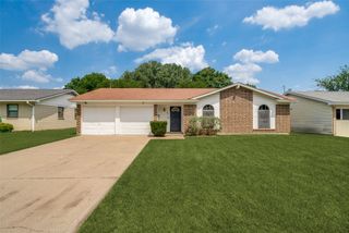 634 Lisa Street, Burleson, TX 76028