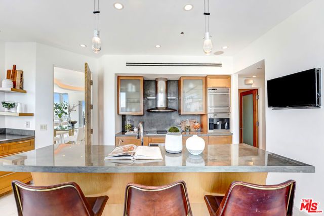 10724 Wilshire Boulevard 1607, Los Angeles, CA 90024