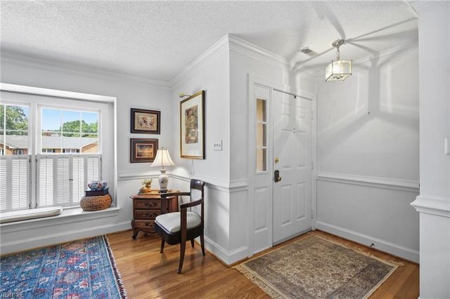 654 Lord Dunmore DR, Virginia Beach, VA 23464