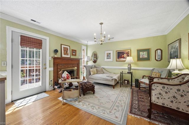 654 Lord Dunmore DR, Virginia Beach, VA 23464