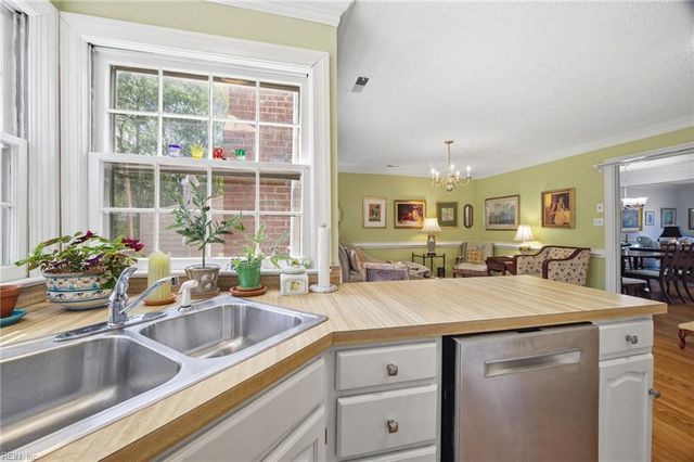 654 Lord Dunmore DR, Virginia Beach, VA 23464