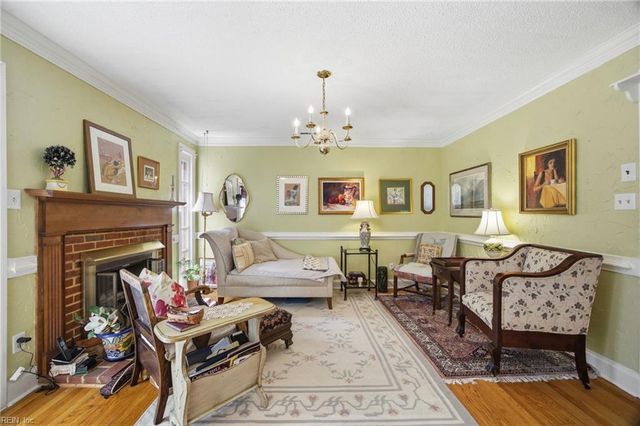 654 Lord Dunmore DR, Virginia Beach, VA 23464