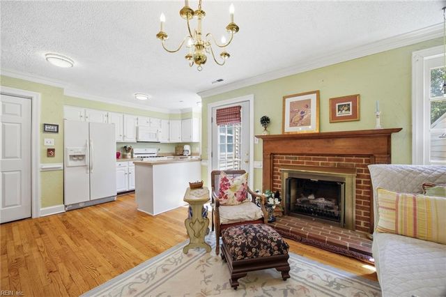 654 Lord Dunmore DR, Virginia Beach, VA 23464