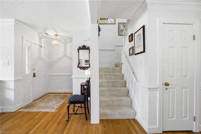 654 Lord Dunmore DR, Virginia Beach, VA 23464