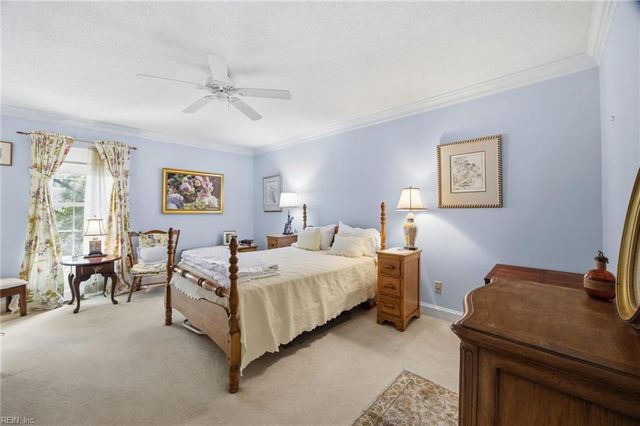 654 Lord Dunmore DR, Virginia Beach, VA 23464