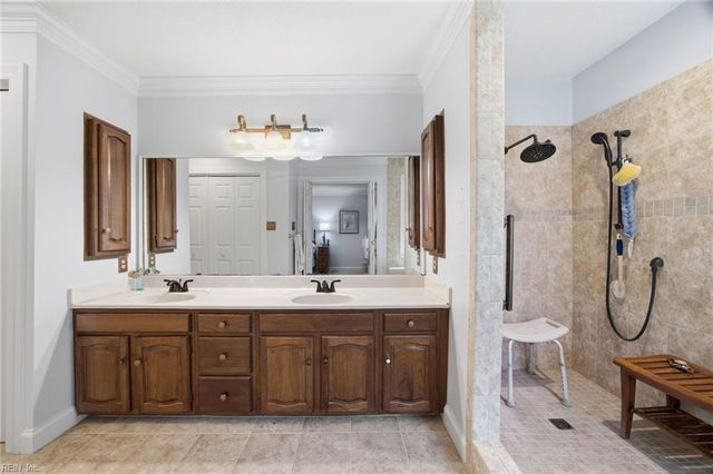 654 Lord Dunmore DR, Virginia Beach, VA 23464