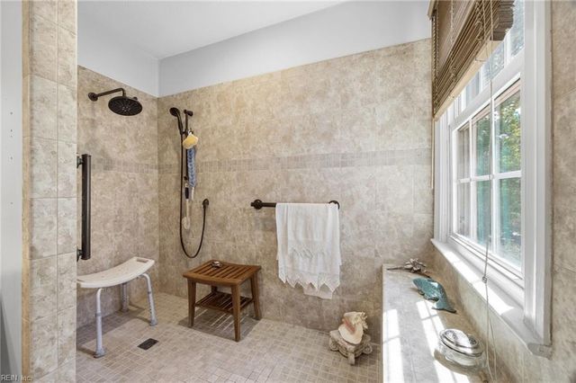 654 Lord Dunmore DR, Virginia Beach, VA 23464