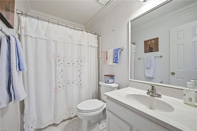 654 Lord Dunmore DR, Virginia Beach, VA 23464