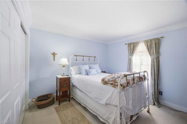 654 Lord Dunmore DR, Virginia Beach, VA 23464