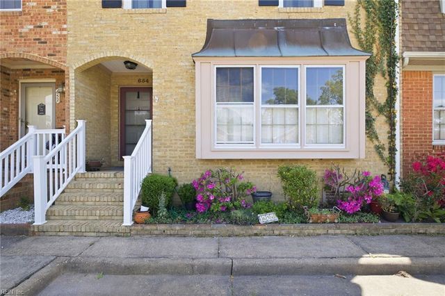 654 Lord Dunmore DR, Virginia Beach, VA 23464