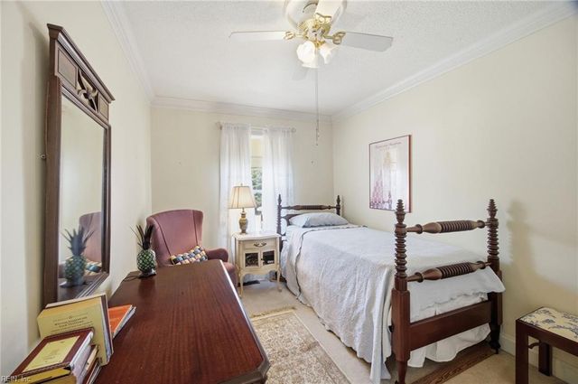 654 Lord Dunmore DR, Virginia Beach, VA 23464