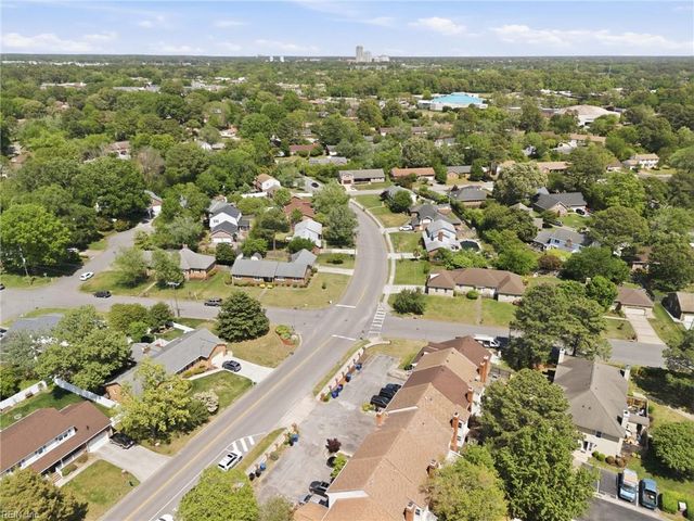 654 Lord Dunmore DR, Virginia Beach, VA 23464