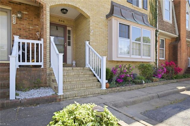 654 Lord Dunmore DR, Virginia Beach, VA 23464