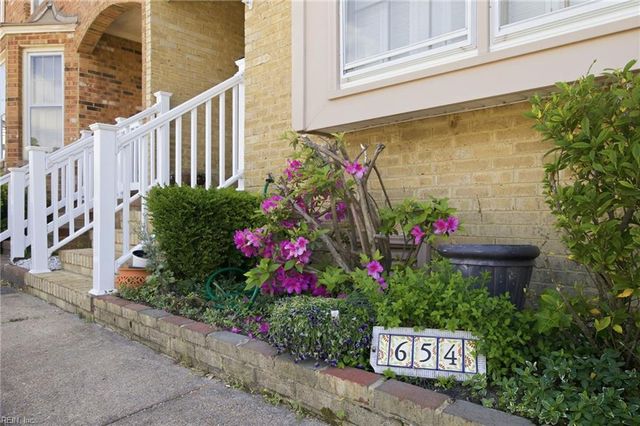 654 Lord Dunmore DR, Virginia Beach, VA 23464