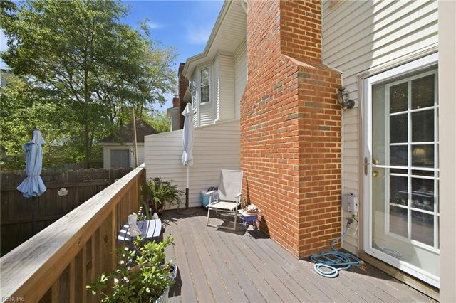 654 Lord Dunmore DR, Virginia Beach, VA 23464