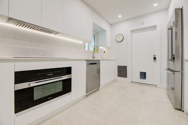 16100 NE 7th Avenue, Miami, FL 33162