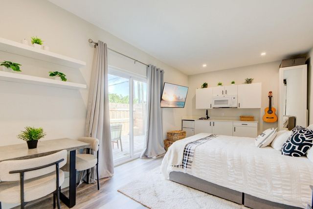 16100 NE 7th Avenue, Miami, FL 33162