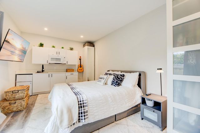 16100 NE 7th Avenue, Miami, FL 33162