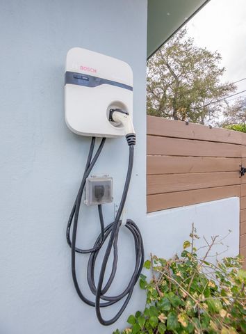 16100 NE 7th Avenue, Miami, FL 33162