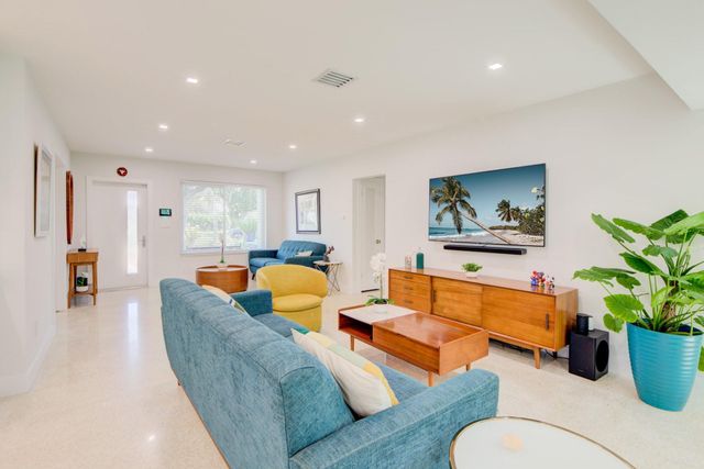 16100 NE 7th Avenue, Miami, FL 33162