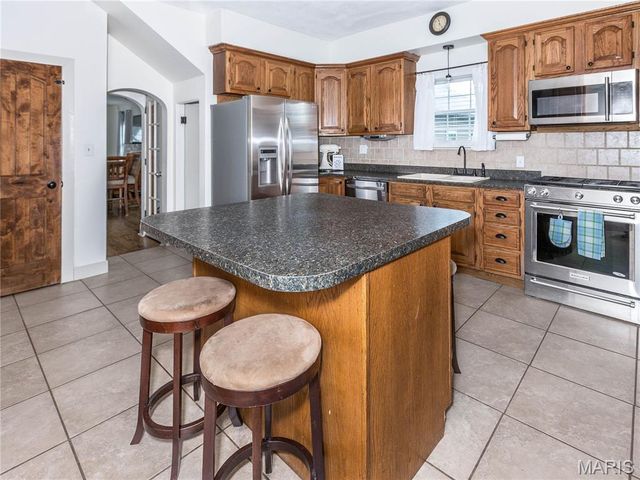827 Bond Avenue, Collinsville, IL 62234