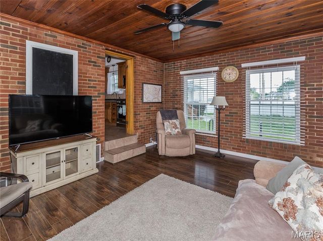 827 Bond Avenue, Collinsville, IL 62234