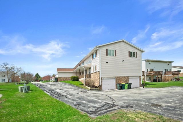 1605 Vogt DRIVE, West Bend, WI 53095