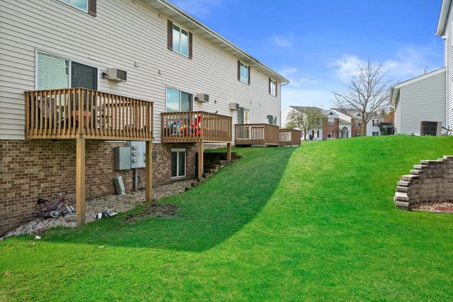 1605 Vogt DRIVE, West Bend, WI 53095