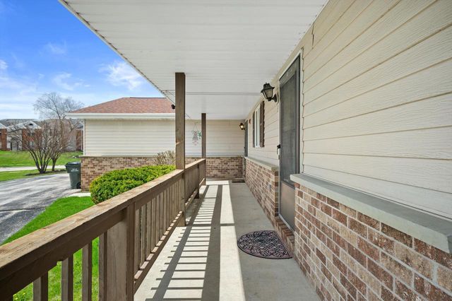 1605 Vogt DRIVE, West Bend, WI 53095